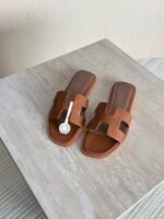 Hermés Oran Sandal "Brown Epsom Calfskin" - Image 3