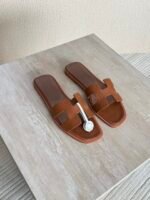 Hermés Oran Sandal "Brown Epsom Calfskin" - Image 2