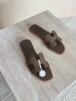 Hermés Oran Sandal "Camel Beige" - Image 3