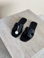 Hermés Oran Sandal "Black"White lining - Image 3