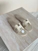 Hermés Oran Sandal "Off-White" - Image 2