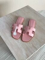 Hermés Oran Sandal "Soft Light Pink" - Image 3