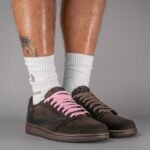 Air Jordan 1 x Travis Scott "Velvet Brown Dark Mocha" - Image 2