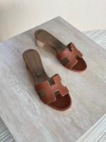Hermés Oran Heels "Classic Brown with Tan insole" - Image 4