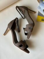 Hermès Noir Holy 105 sandals - Image 6