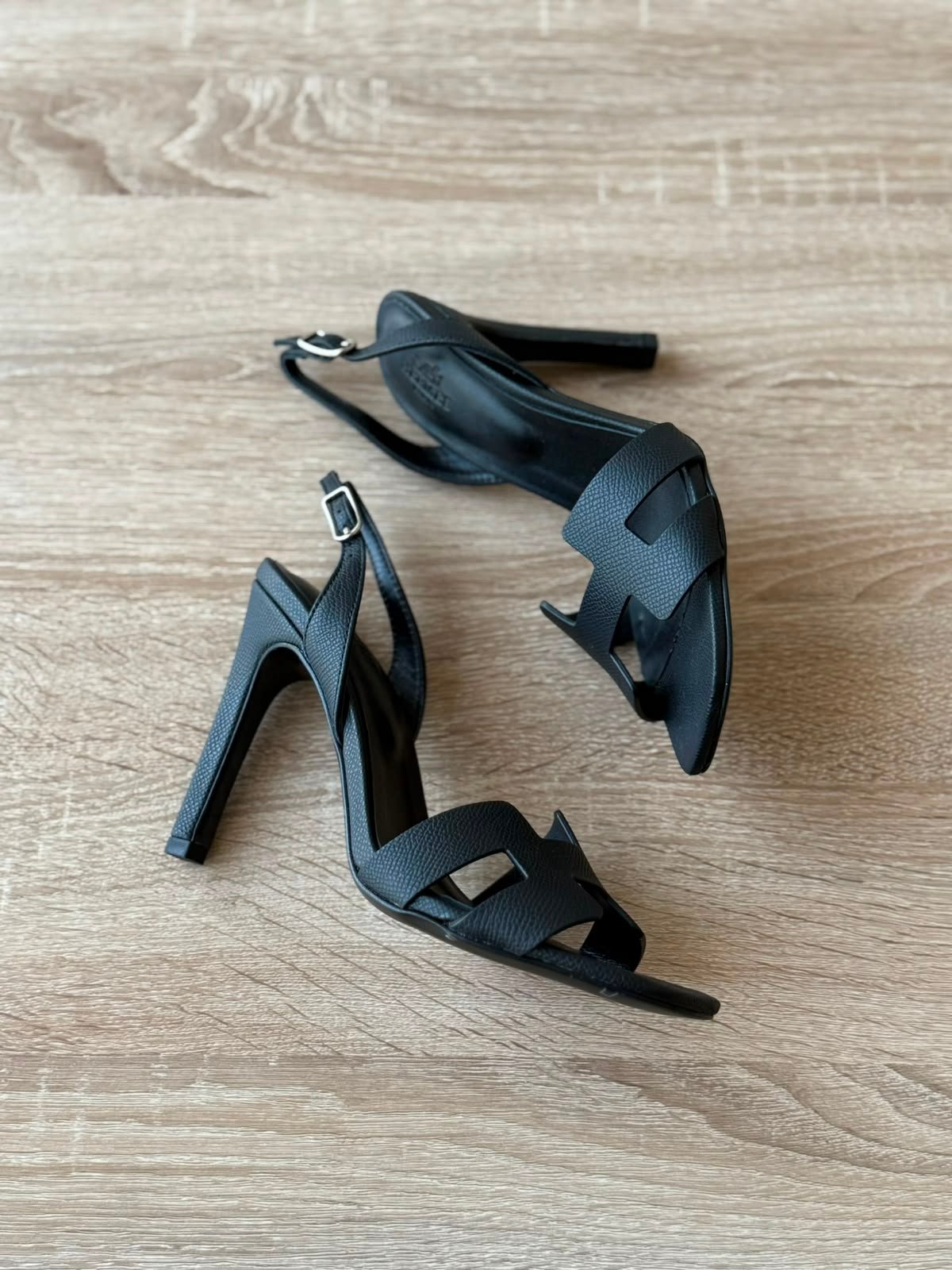 WhatsApp Image 2026-07-14 at 18.22.12 (2) Hermès Noir Holy 105 sandals - Image 1