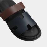 Hermès Chypre sandals in two tone navy-blue & marron palissandre calfskin design "FOR MEN" - Image 4
