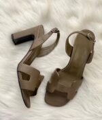 HERMÈS Oasis sandals "H" cut design "Étoupe" - Image 2