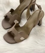 HERMÈS Oasis sandals "H" cut design "Étoupe"