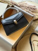 Bulgari Serpenti Forever top-handle bag with a snakehead magnetic closure - Image 6