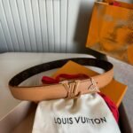 Louis Vuitton Initials 30mm Reversible belts - Image 2
