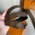 Louis Vuitton Initials 30mm Reversible belts - Image 7