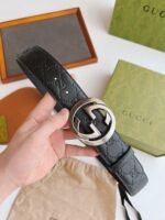 Black Gucci Signature leather belt with firm texture & interlocking G buckle