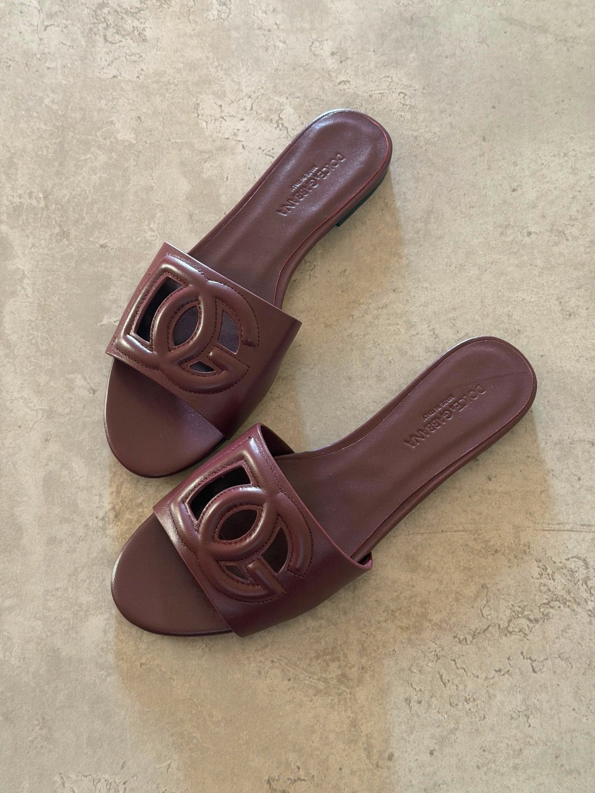 WhatsApp Image 2026-08-07 at 16.47.47 (1) Dolce & Gabbana DG Logo Flat Sandals - Image 1