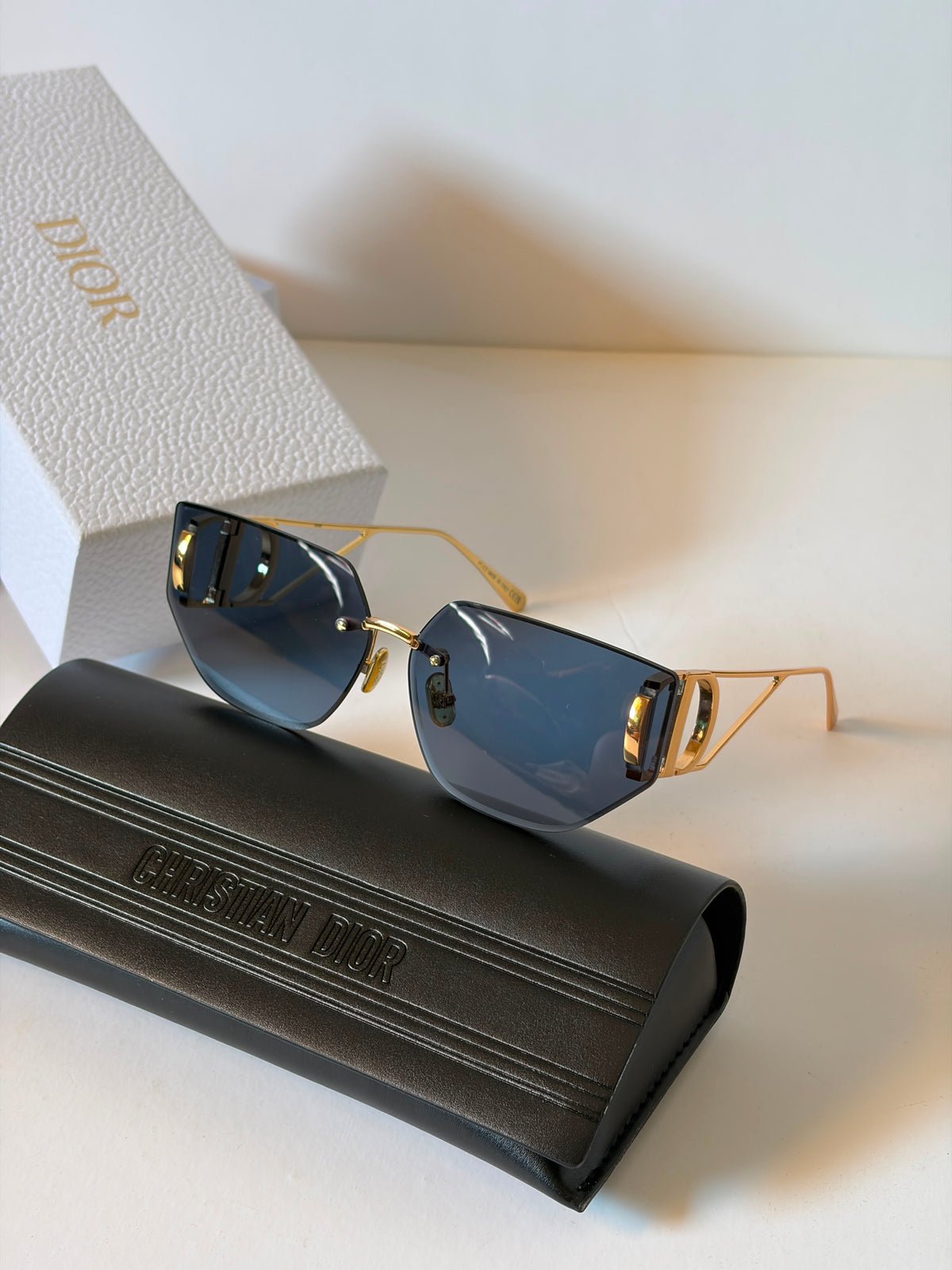 WhatsApp Image 2026-08-07 at 19.56.46 (1) Dior 30Montaigne B3U CD40146 BOBO Sunglasses - Image 1