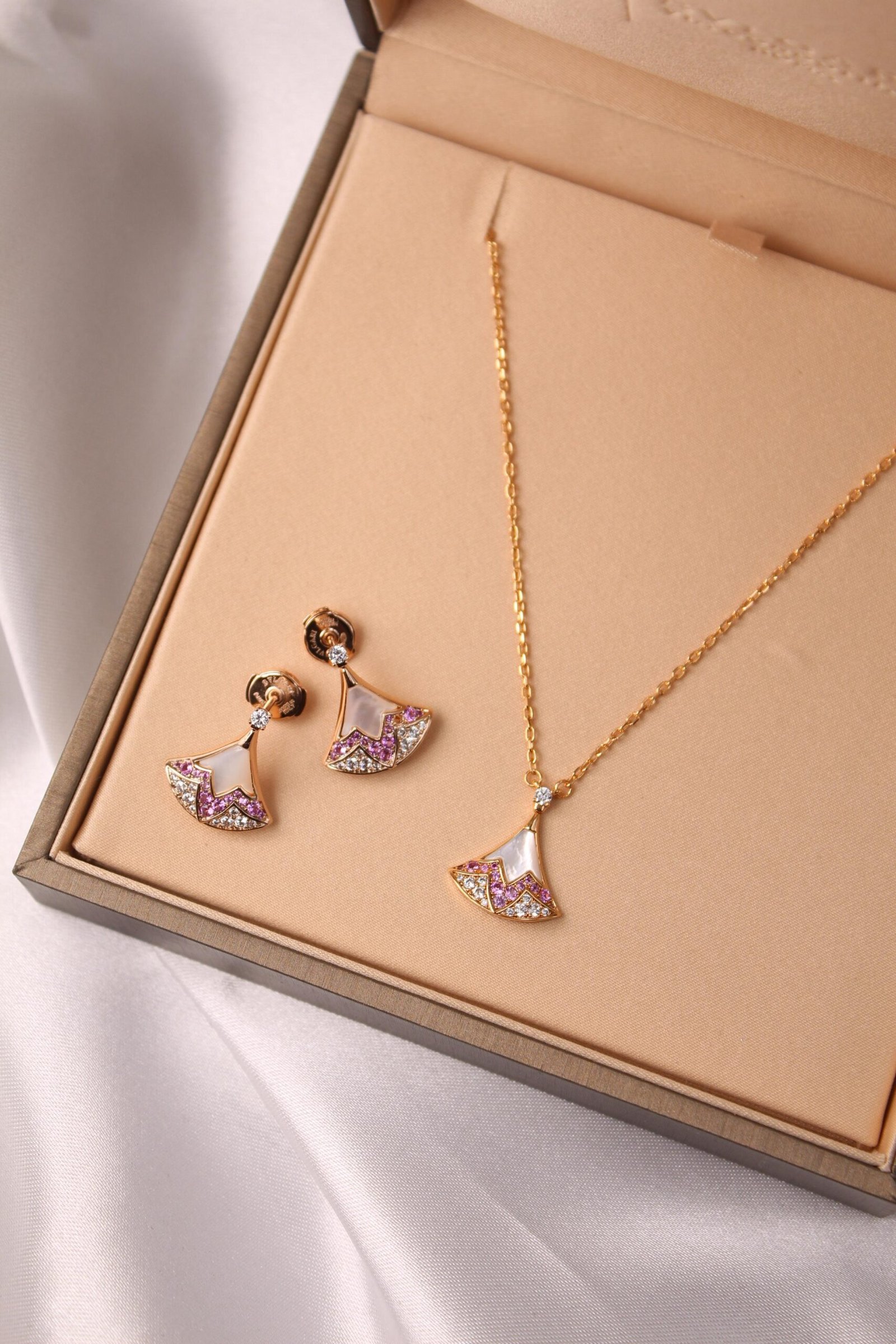 WhatsApp Image 2026-08-14 at 15.24.52 Bvlgari Special Edition Diva's Dream Necklace & Earrings - Image 1