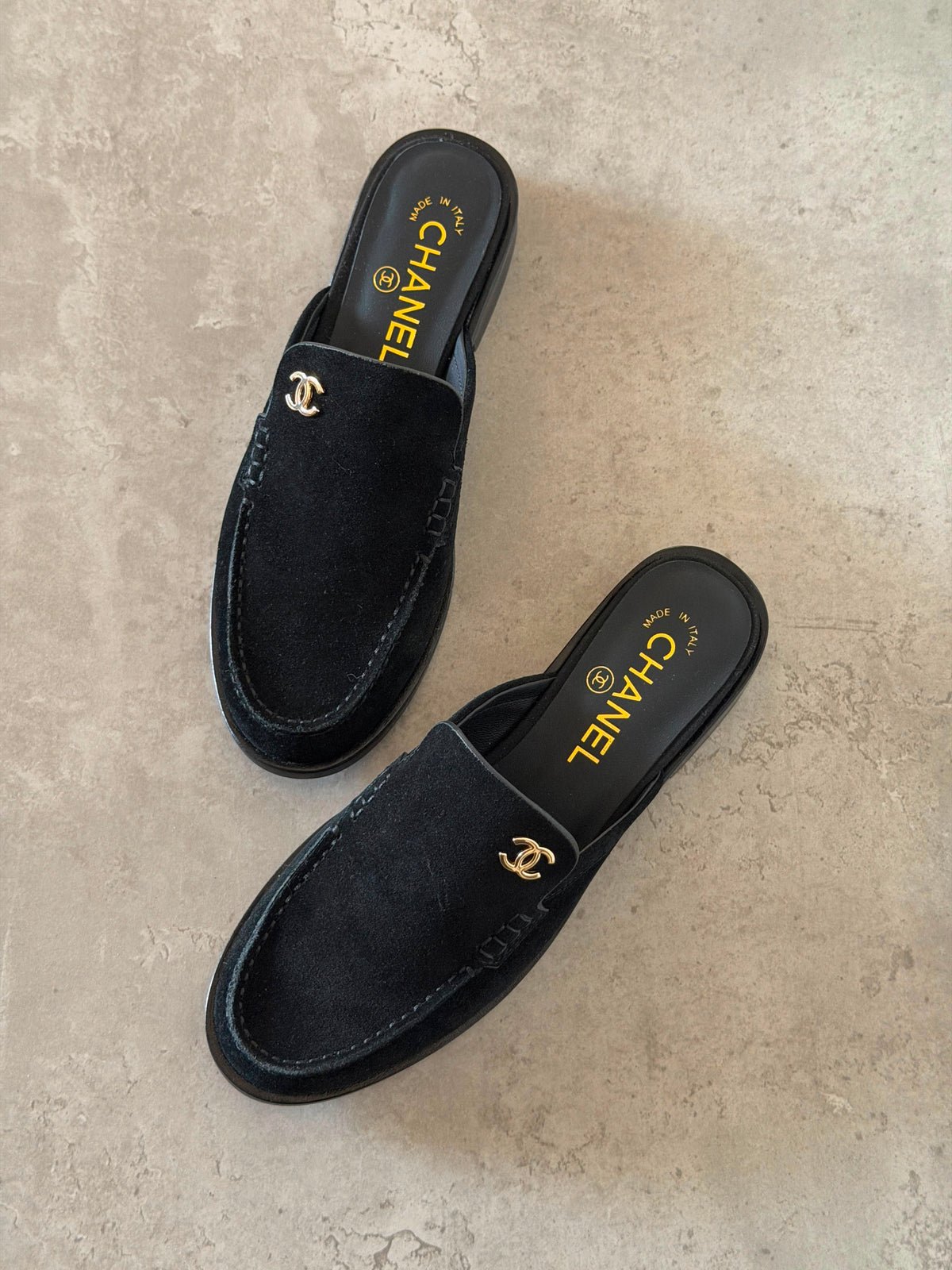 WhatsApp Image 2026-08-17 at 17.04.28 (1) Chanel Mules In Suede Calfskin - Image 1
