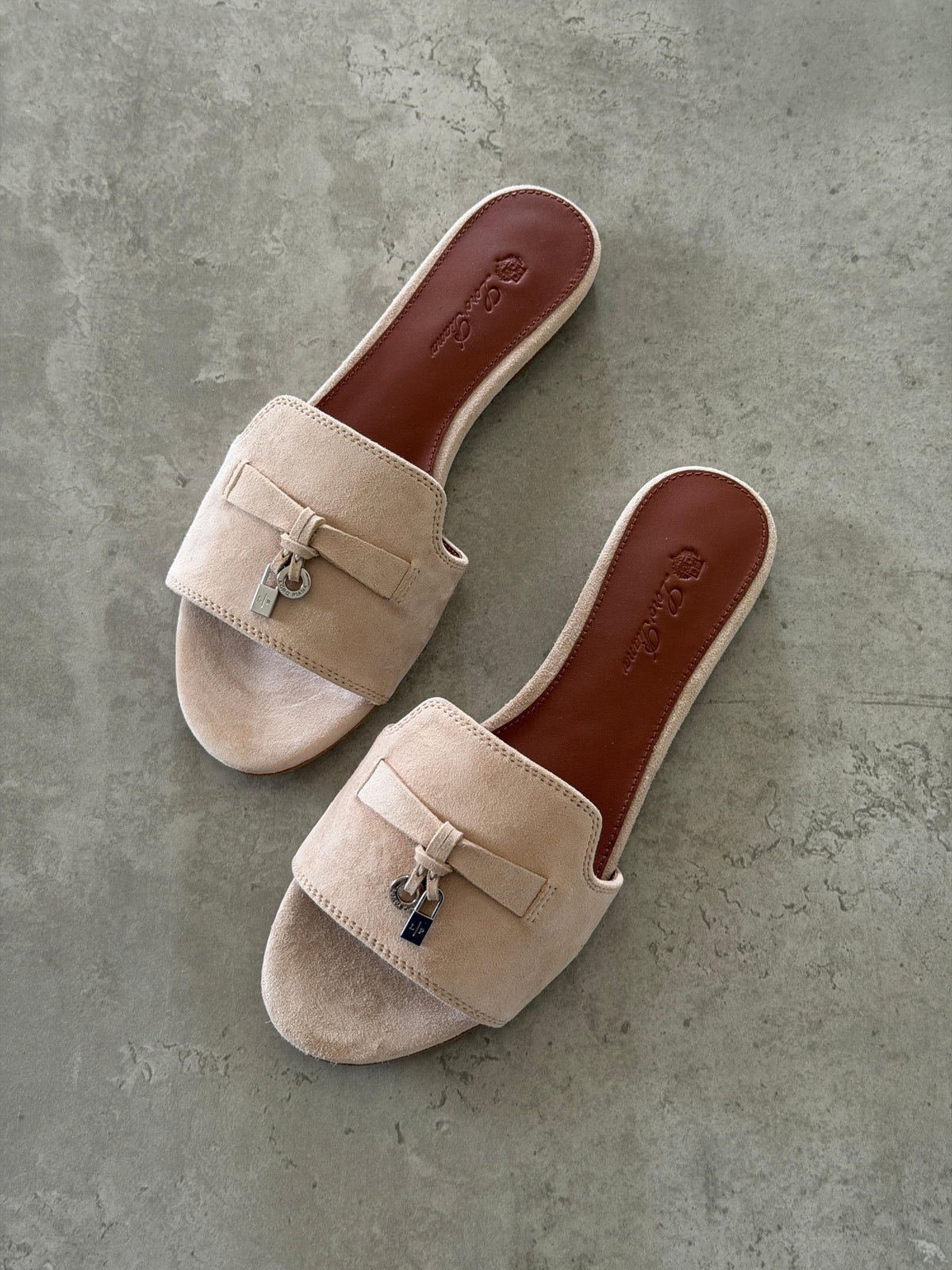 WhatsApp Image 2026-08-17 at 17.04.35 (2) Loro Piana Summer Charms flats - Image 1