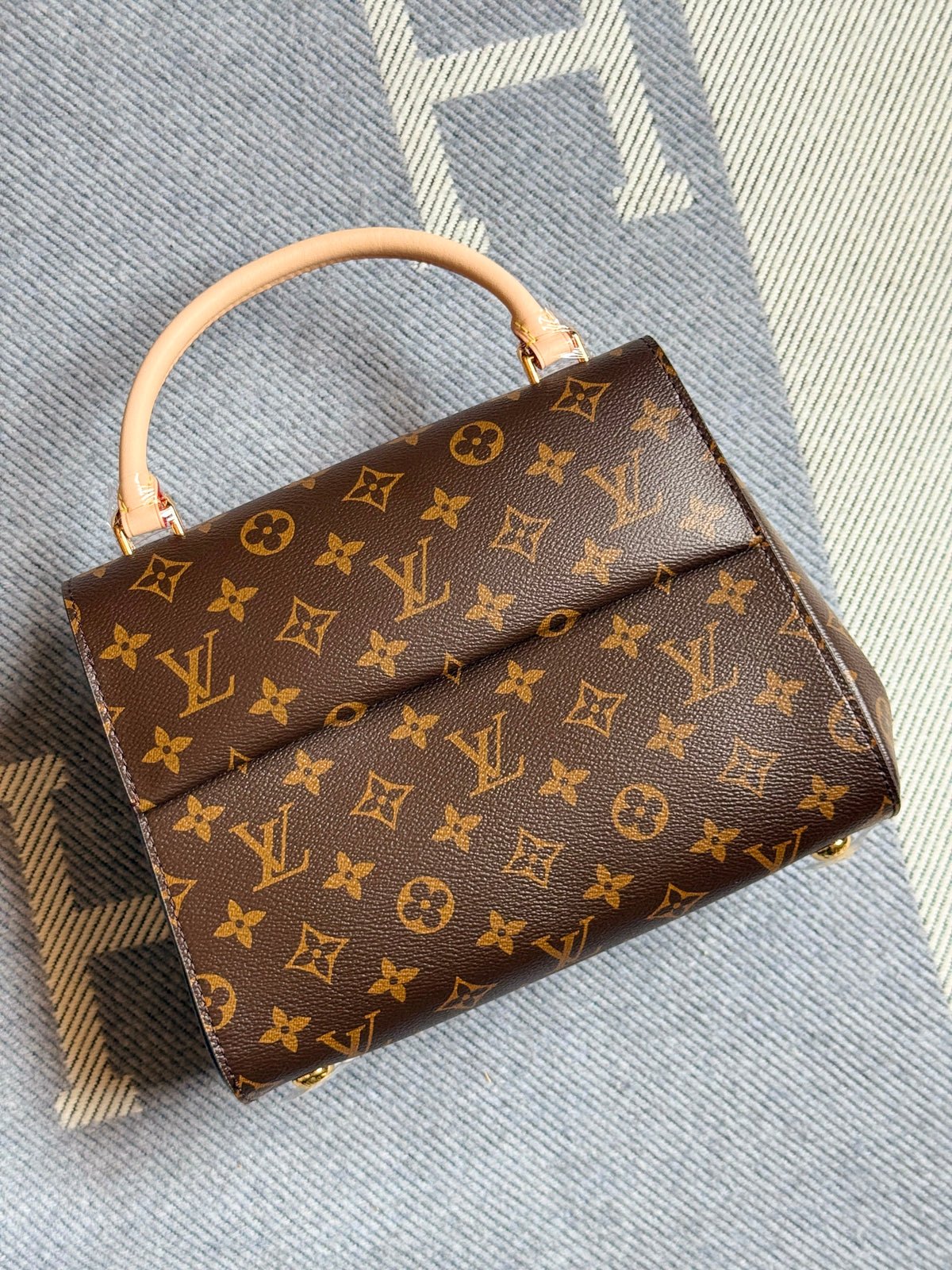 WhatsApp Image 2026-08-17 at 19.14.02 Louis Vuitton Cluny HandBag - Image 1