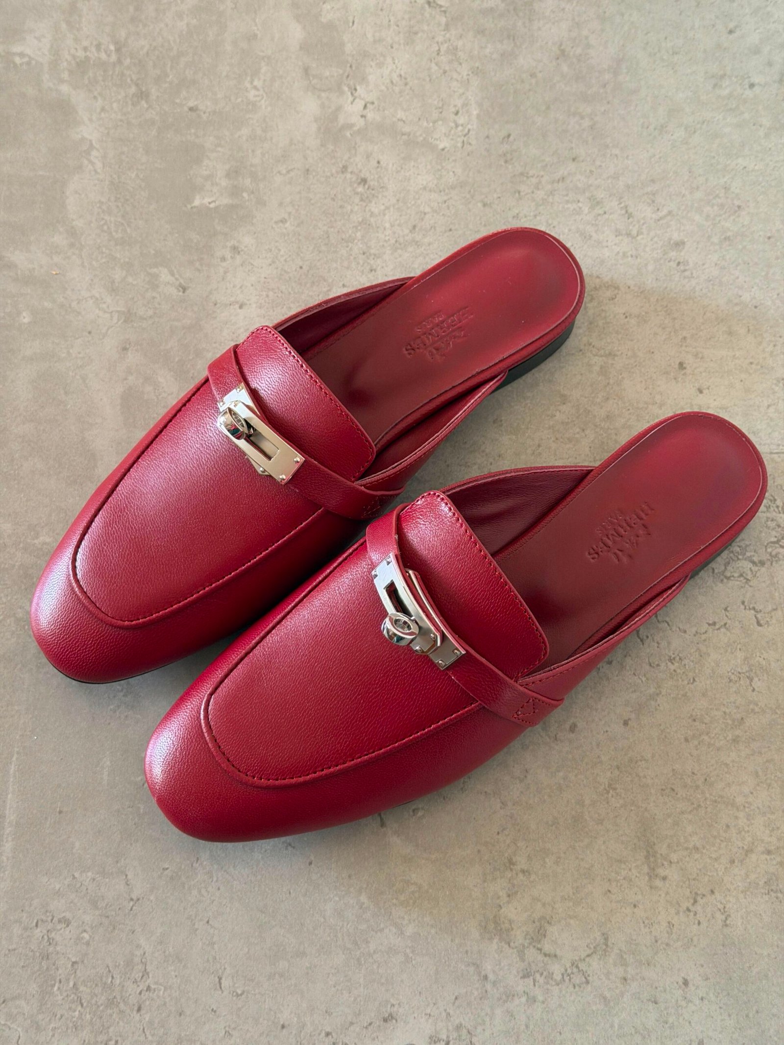WhatsApp Image 2026-08-22 at 17.10.30 Hermès Oz Mules in goatskin with the iconic palladium-plated kelly buckle - Image 1
