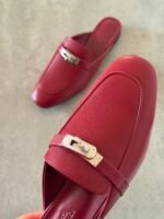 Hermès Oz Mules in goatskin with the iconic palladium-plated kelly buckle - Image 2