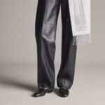 Hermès Oz Mules in goatskin with the iconic palladium-plated kelly buckle - Image 5