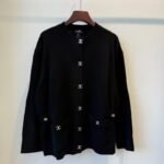 Chanel CC Turnlock Cashmere Cardigan prominent CC-Logo turnlock pocket hardware - Image 2