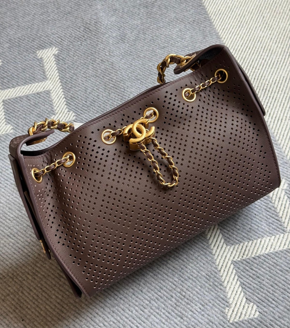 WhatsApp Image 2026-09-07 at 19.37.51 Chanel 25 Handbag Spring-Summer 2026 Collection (22cm) - Image 1