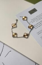 VanCleef & Arpels Alhambra necklace, 10 motifs  Earings 1 Motif & Braclet 5 Motifs Full Set - Image 3