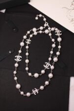Chanel pearl necklace - Image 2