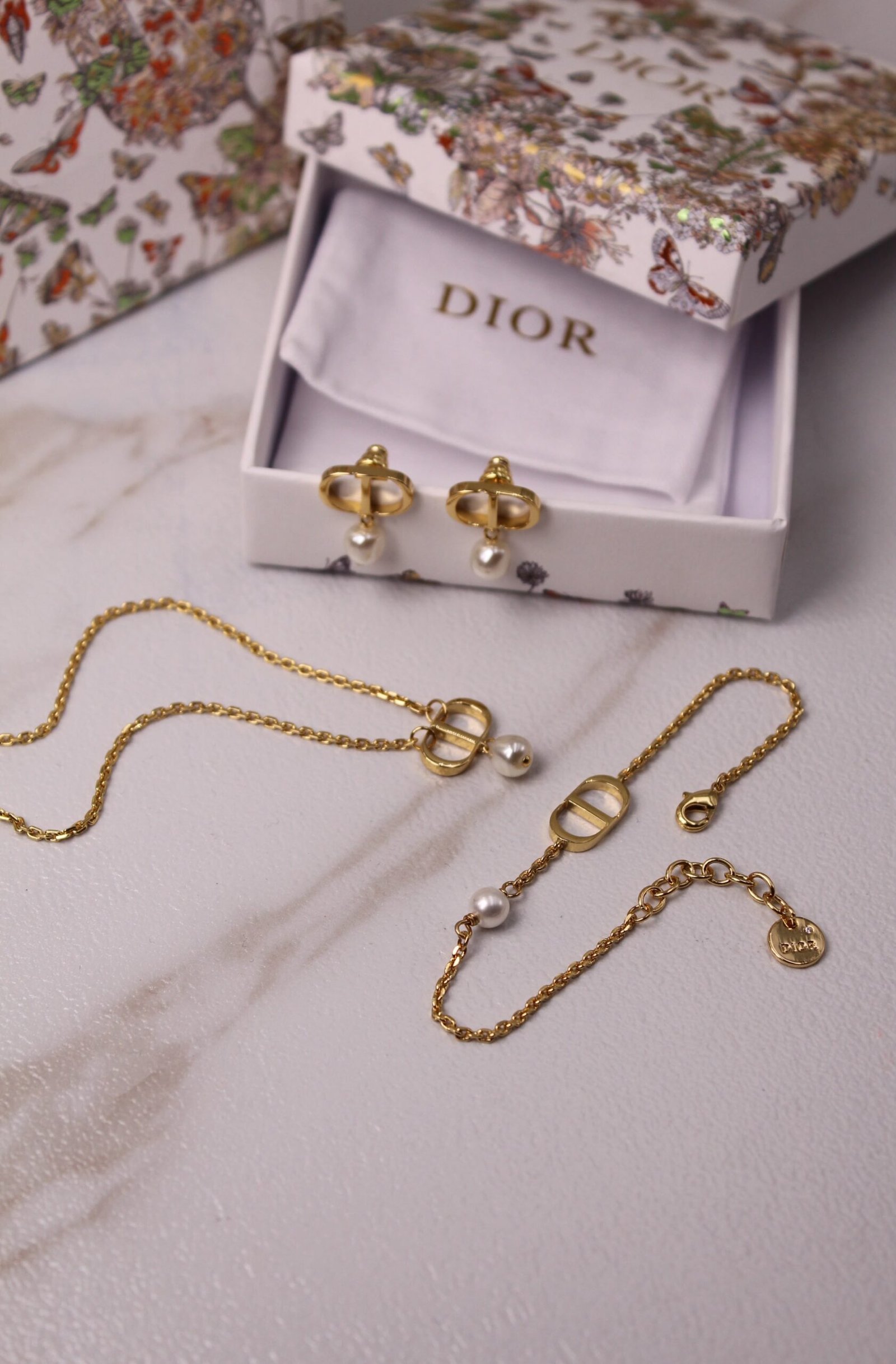 WhatsApp Image 2026-09-10 at 4.07.46 AM (1) dior with Pearl Necklace, Earings & Bracelet Full Set - Image 1