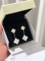 VanCleef & Arpels  Magic Alhambra earrings, 2 motifs 18K yellow gold & white Gold plated - Image 2