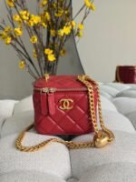 Chanel Quilted Lambskin Pearl Crush Mini Vanity Case - Image 5