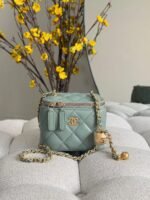 Chanel Quilted Lambskin Pearl Crush Mini Vanity Case - Image 3