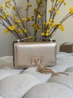 Valentino Garavani VLogo Signature Metallic Grainy Calfskin Wallet with chain - Image 2