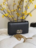 Valentino Garavani VLogo Signature Metallic Grainy Calfskin Wallet with chain - Image 5